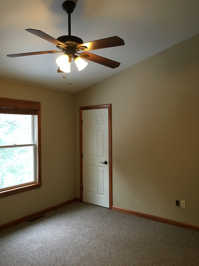 Building Photo - 8339 Edinboro Rd