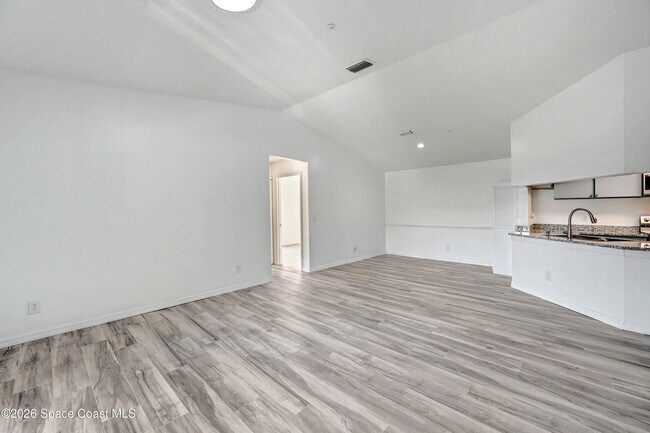 Building Photo - 7667 N Wickham Rd