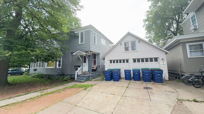 Building Photo - 701 Scott St