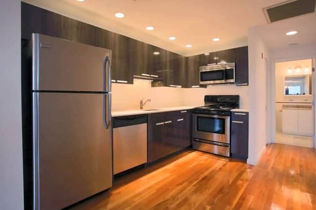 Building Photo - 107 Queensberry St