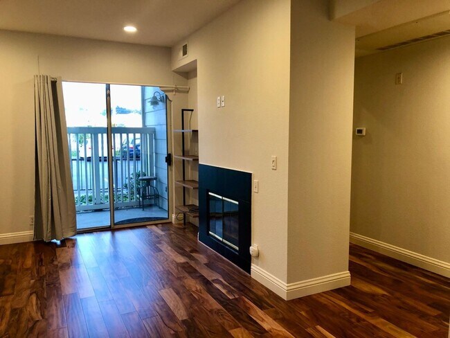Building Photo - Ideal Location. .. Walk to Bart, Costco, Starbucks, Trader Joes, Kaiser Hospital