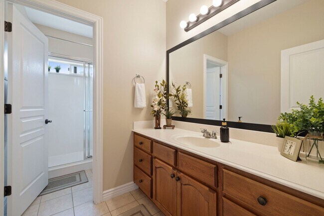 Building Photo - Executive Furnished Home For Rent In Orem!