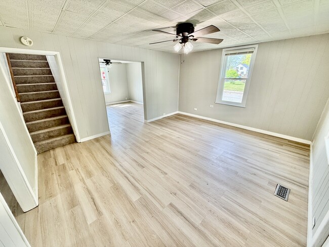 Building Photo - 300 S Donk Ave