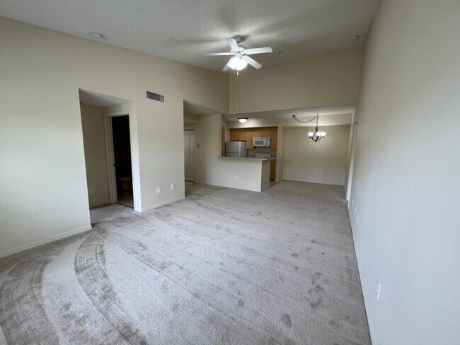 Building Photo - 5016 Lantana Rd