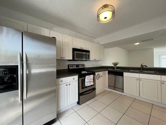 Building Photo - 895 Crystal Lake Dr