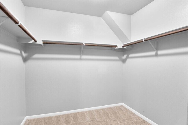 Building Photo - 704 Red Tails Dr