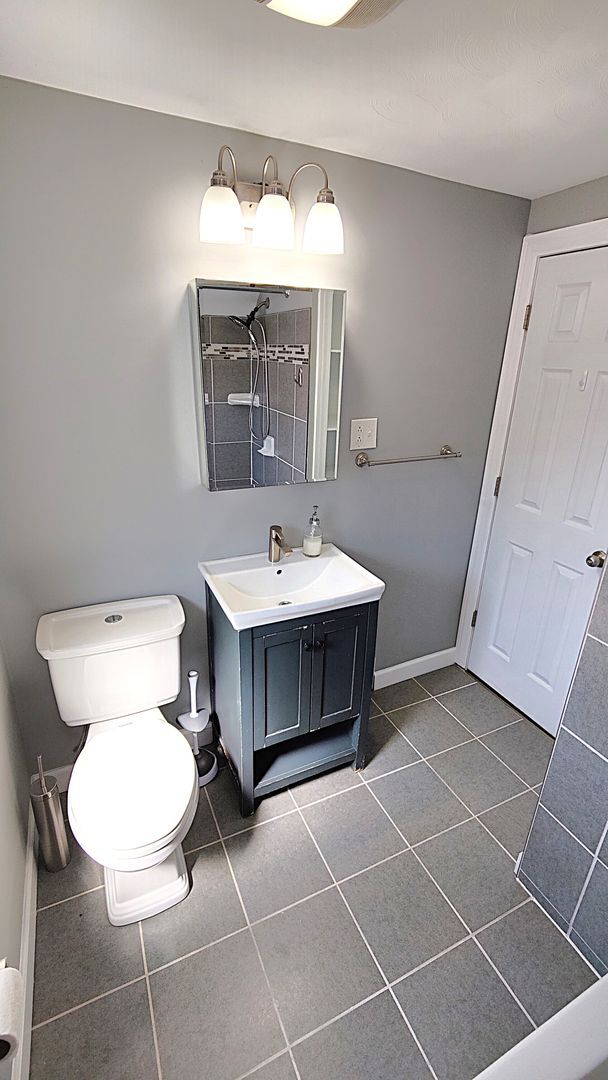 Building Photo - *Beautifully Updated & Charming 3BD/1BA Single-Family Home Available in West Mifflin*