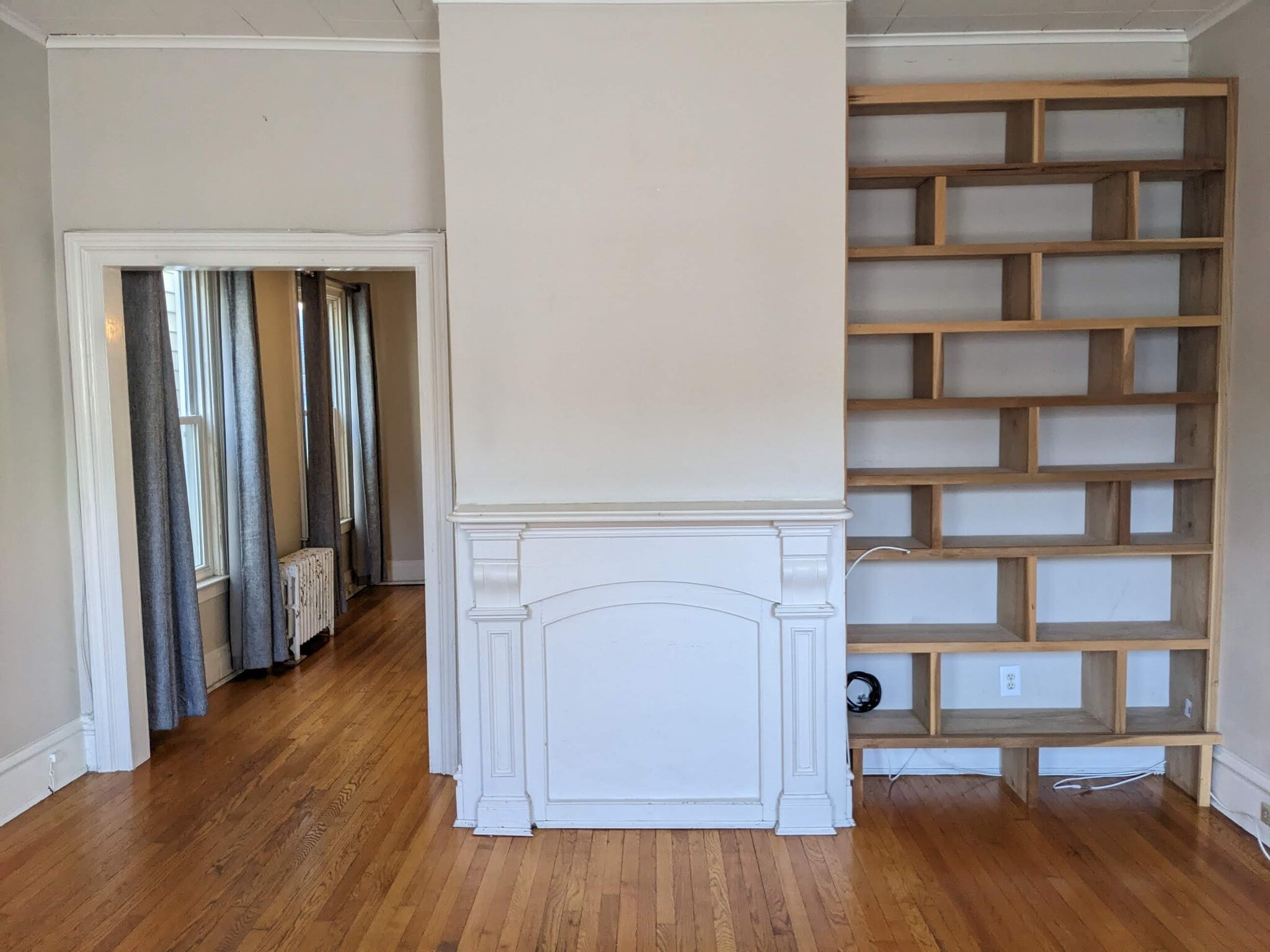 LR built-in - 444 N Tioga St