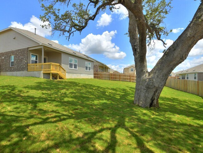 Building Photo - Beautiful 3036 SF Home - 5 Bed/3 Bath + Media Room and Game Room! - Hidden Trails, Bulverde