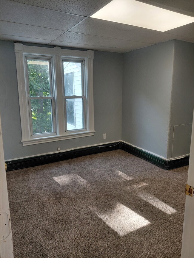 Building Photo - 117 Pine St