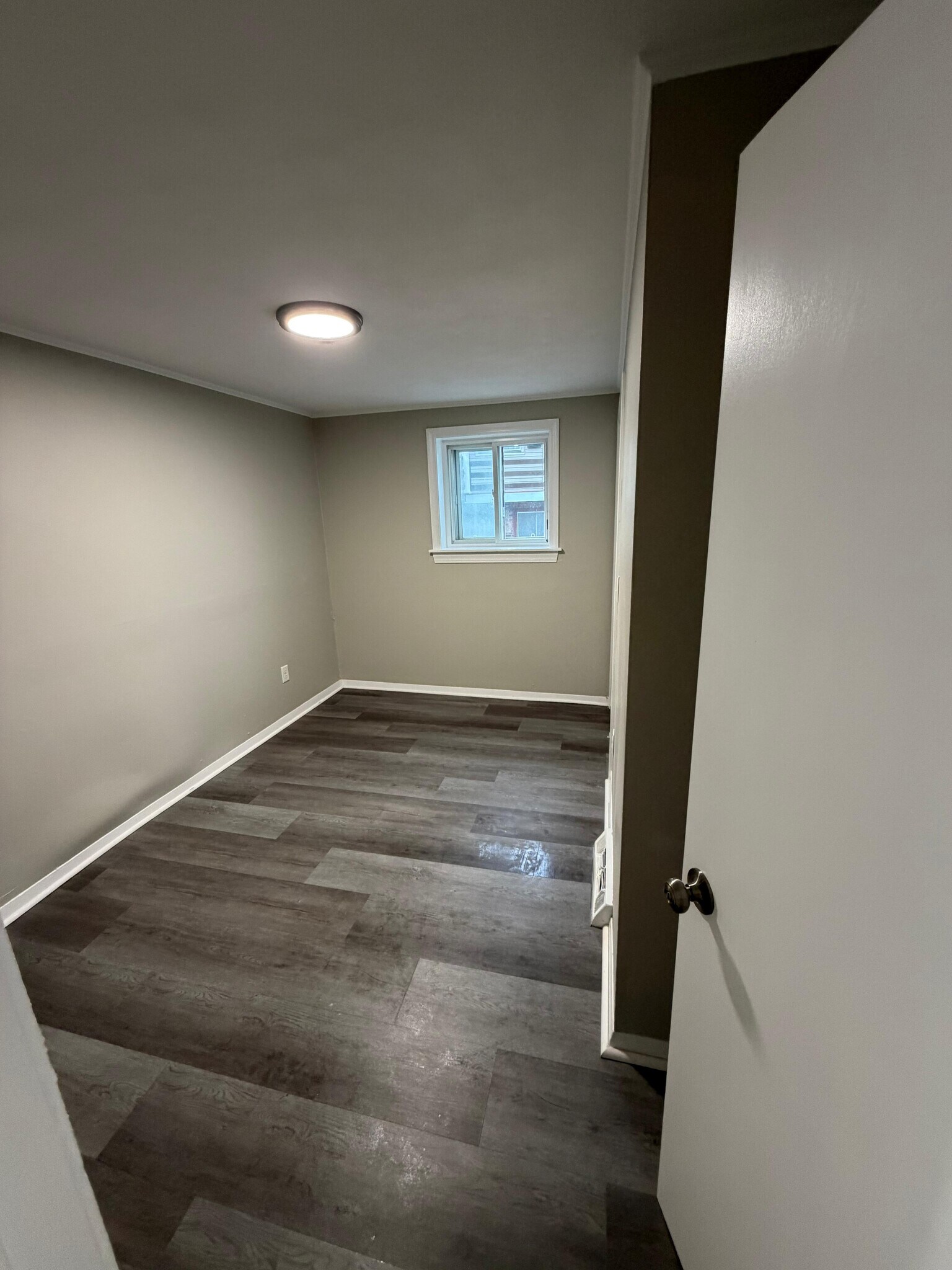 Building Photo - 23 Roughan St