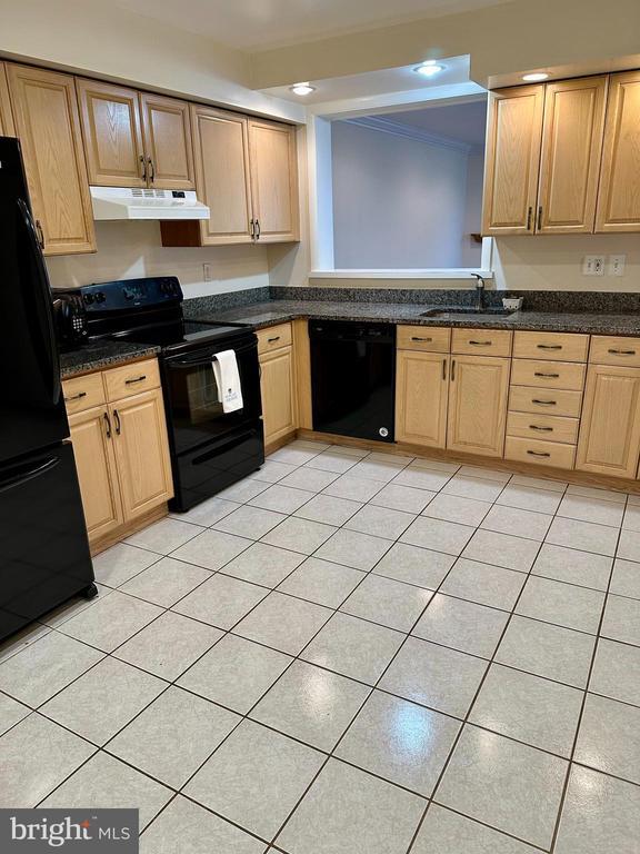 Building Photo - 1741 S Hayes St