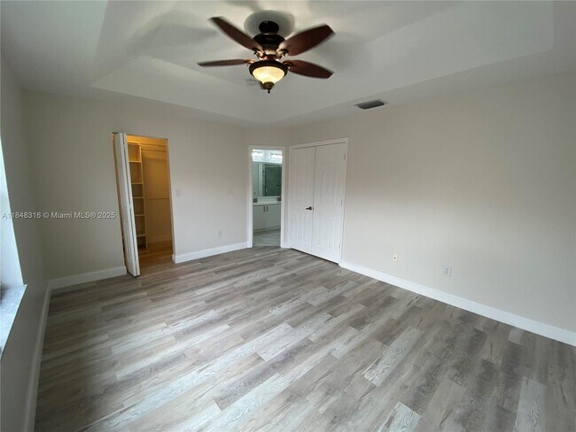 Building Photo - 562 NW 130th Ave