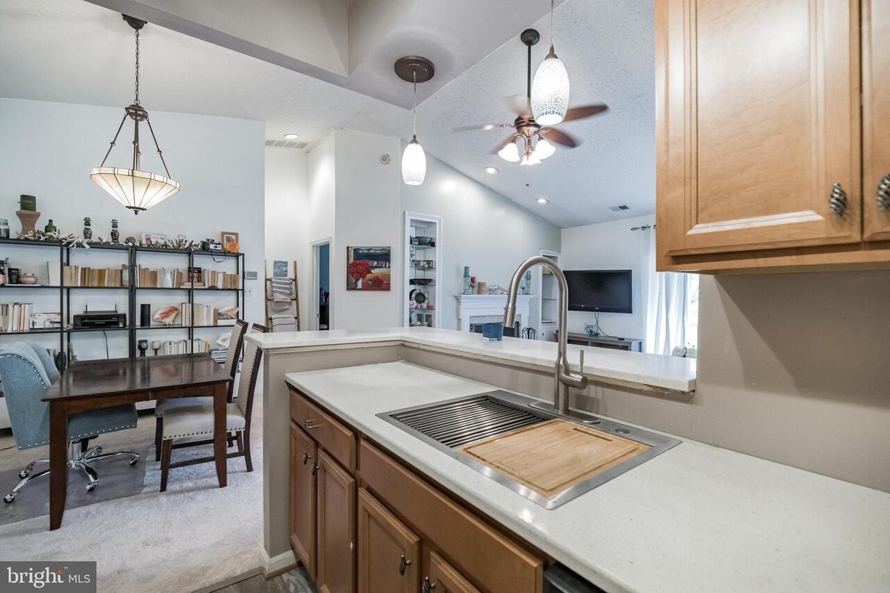 Building Photo - 7705 Lafayette Forest Dr
