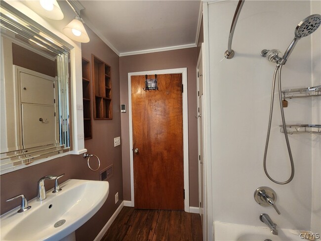 Building Photo - 18 E Austin St