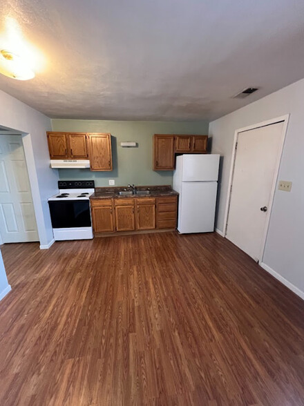 Unit 7 - Kitchen - 2604 Pine St