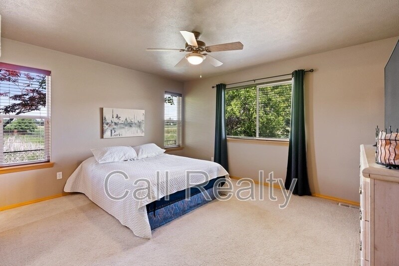 Building Photo - 5211 S Myrtle Ln