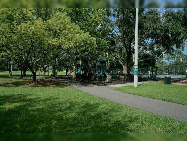 Building Photo - Spacious 1-Bedroom Condo with Modern Upgra...