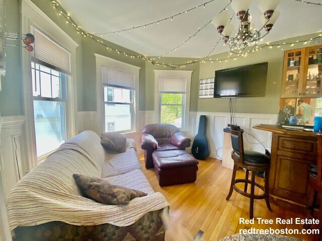 Building Photo - 24 Burton St