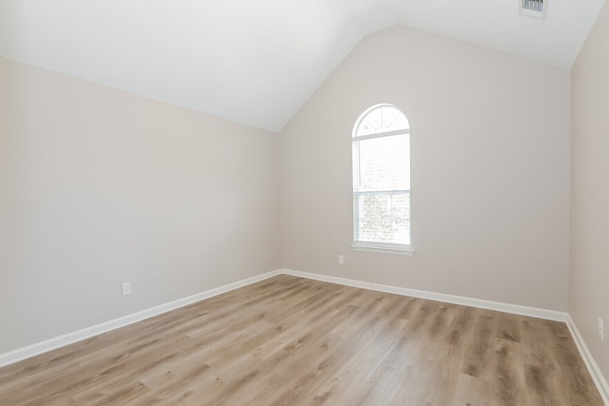 Building Photo - 6099 Idlewood Pass