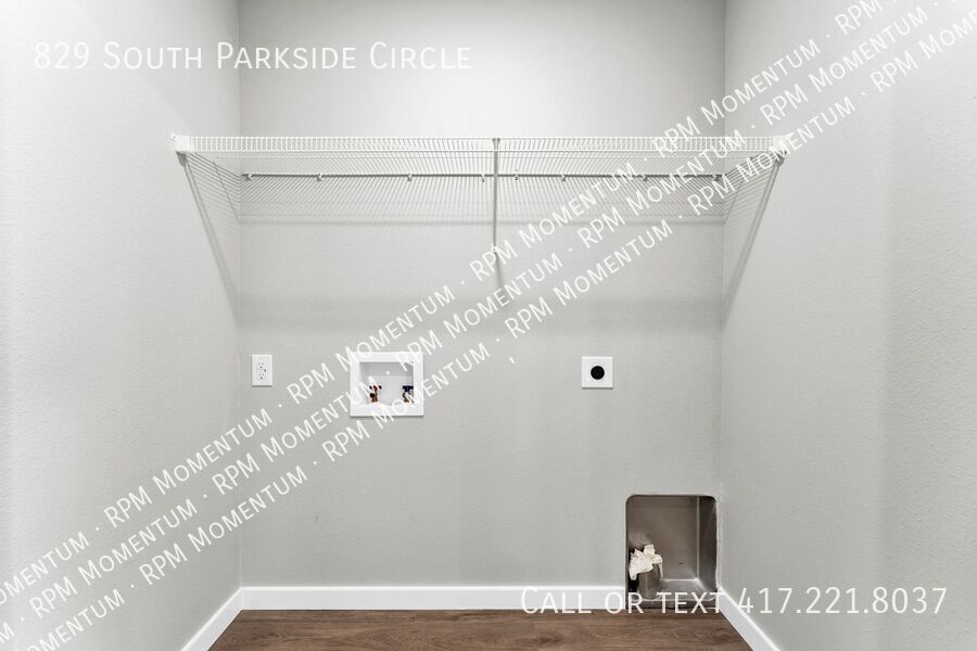 Building Photo - 829 S Parkside Cir