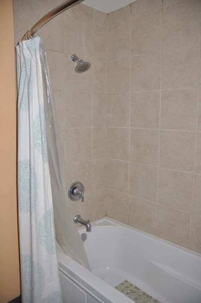 Building Photo - Gold Street Condo 4th Floor 2/bd 2/ba