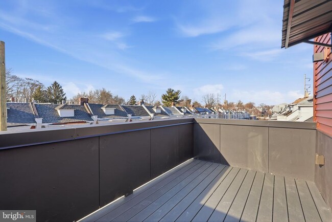 Building Photo - 458 W Earlham Ter