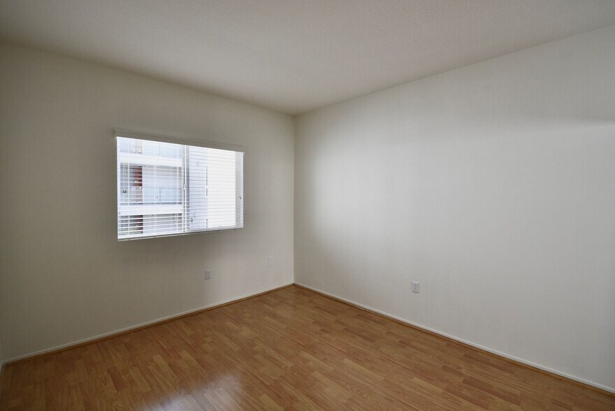 Building Photo - 5500 Bonner Ave