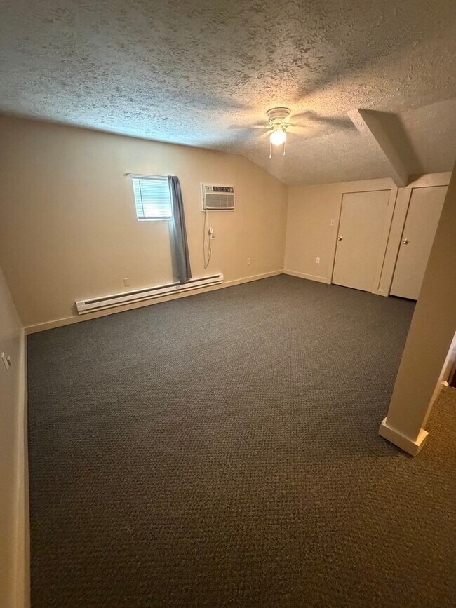 Building Photo - 690 W Judson St