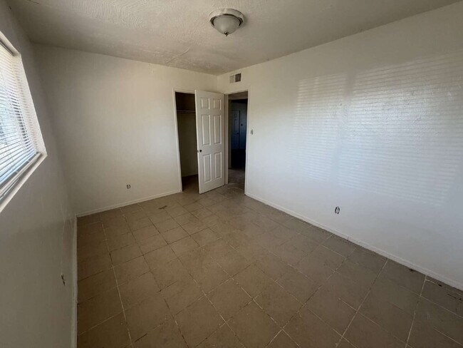 Building Photo - Charming 2 Bedroom, 1 Bathroom Home with Private Fenced Yard