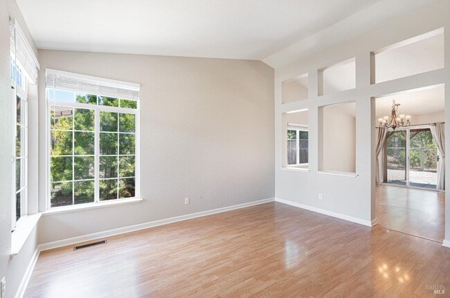 Building Photo - 943 Foothill Dr