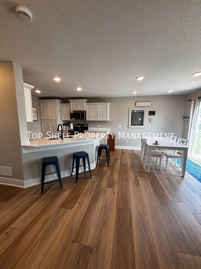 Building Photo - 3029 6th Ave SW