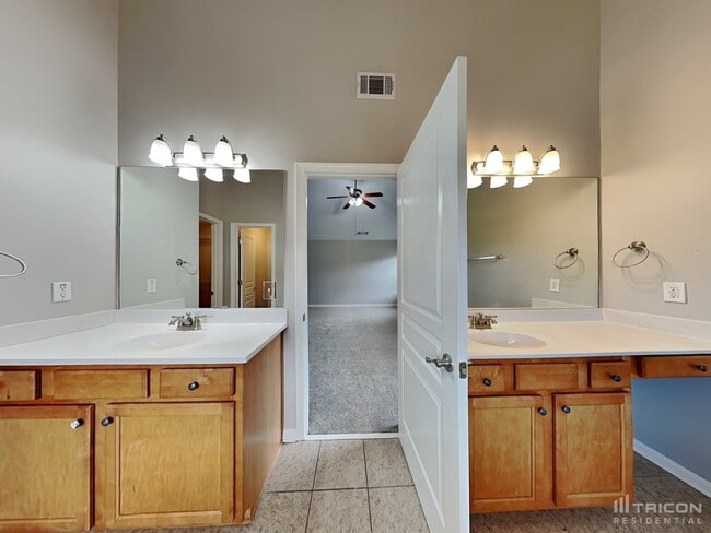 Building Photo - 632 Talon View Ct