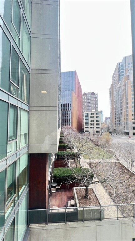 Building Photo - 2 Earhart St