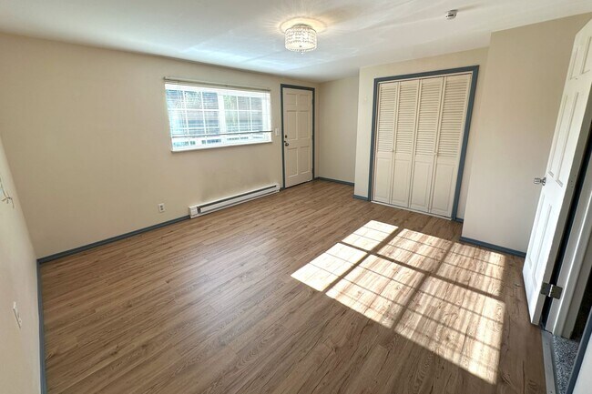 Building Photo - Bright and spacious 5bd 2 ba house in Edmo...
