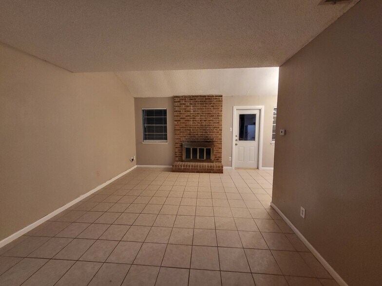 Building Photo - 6702 Deatonhill Dr