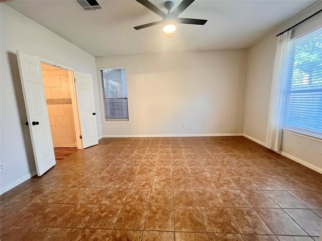 Building Photo - 2600 Mallard Green Cove