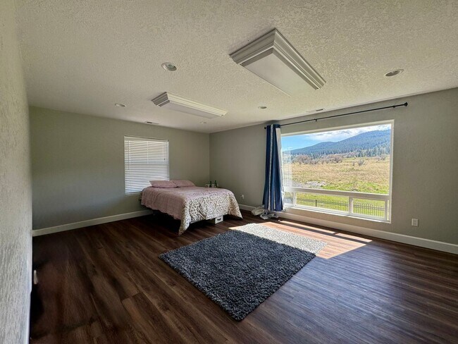 Building Photo - 130 Ridge Dr