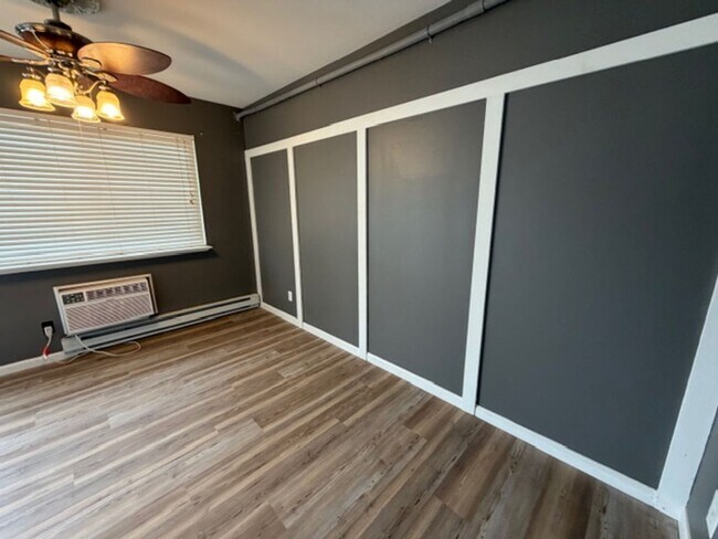 Building Photo - 7489 Hazelcrest Dr