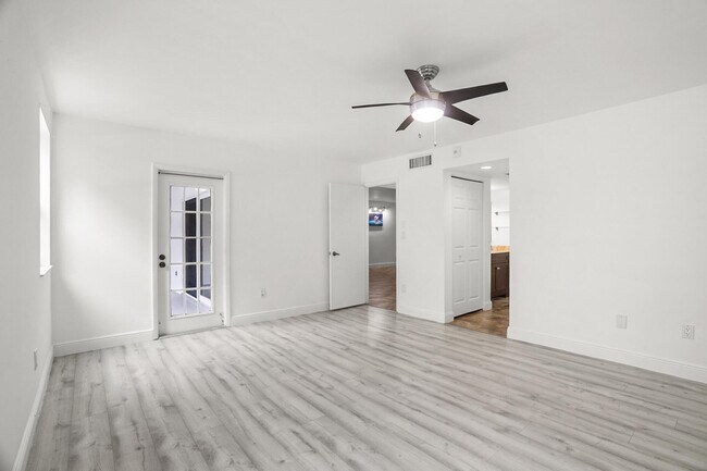 Building Photo - 16141 Blatt Blvd