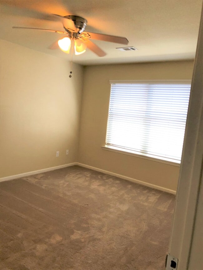 Building Photo - 21435 W Wallis Dr