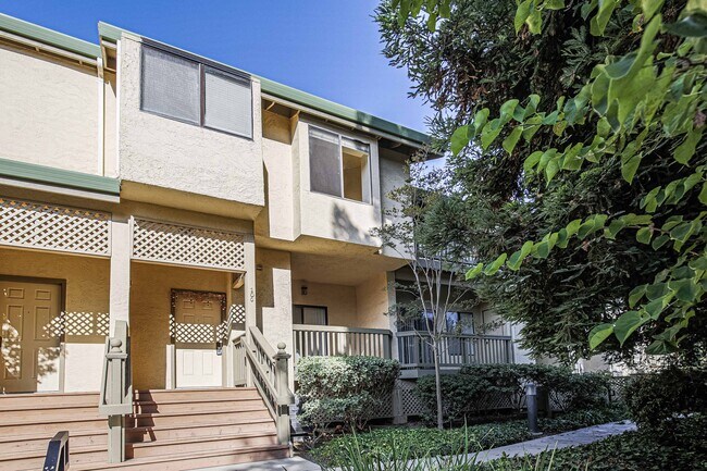 Primary Photo - 1912 Magdalena Cir