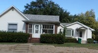 Building Photo - 2 bedroom duplex with 2 car attached garage!
