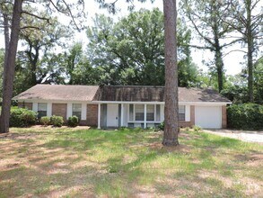 Building Photo - Great location in northeast Pensacola!