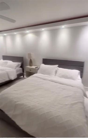 Building Photo - 18071 Biscayne Blvd