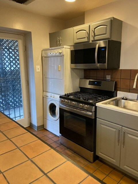 KItchen with washer/dryer - 2038 18th St NW
