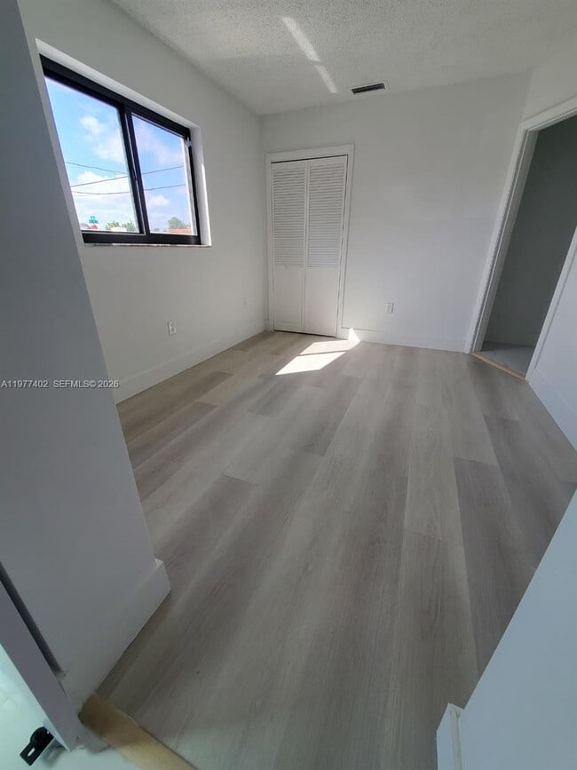 Building Photo - 920 SE 8th St