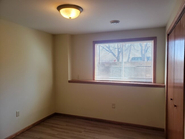 Building Photo - 1323 W Main St