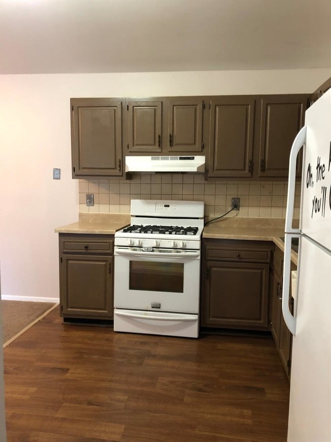 Building Photo - 480 Eastman St