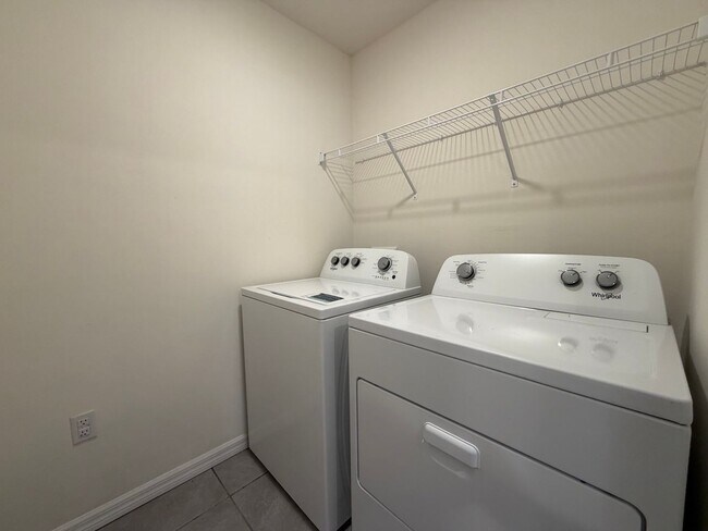 Building Photo - 4 Bed 2 Bath Home in Avalon Woods! FULLY FENCED YARD